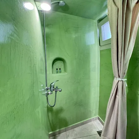 Mini Canava Emporio (Santorini)