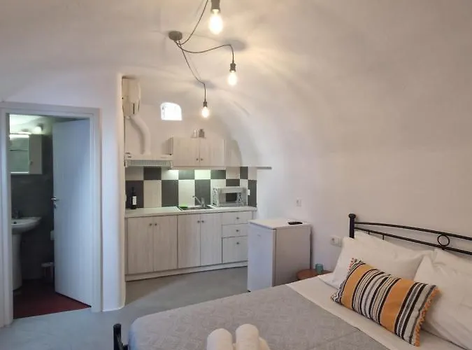 Apartament Mini Canava *