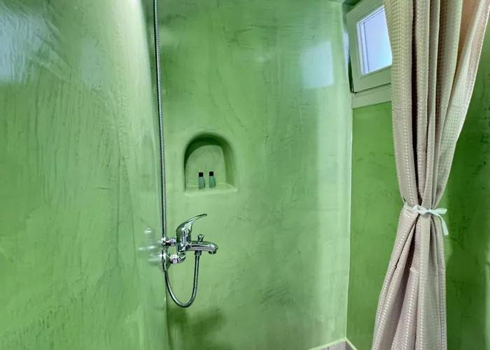 Mini Canava Emporio (Santorini)